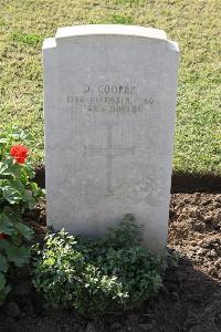 Ismailia War Memorial Cemetery - Cooper, Desmond